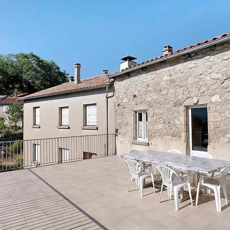 D'hotes Le Volcan D'aizac Bed and breakfast Aizac