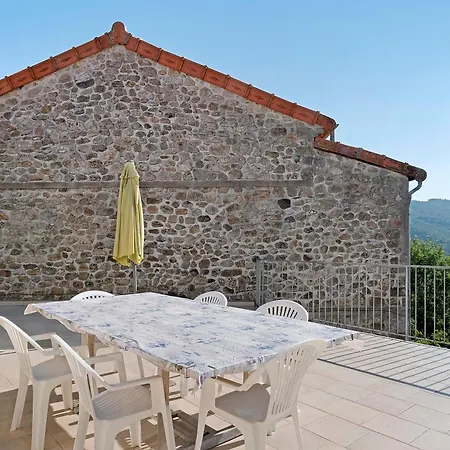 D'hotes Le Volcan D'aizac Bed and breakfast