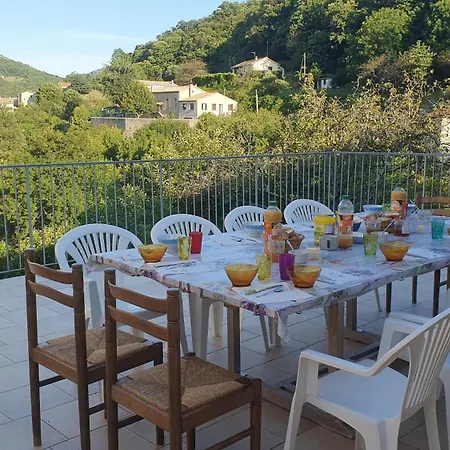 D'hotes Le Volcan D'aizac Bed & Breakfast